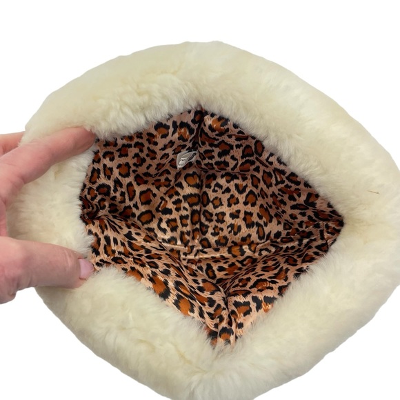 NWOT Sheepskin Hat Small Ivory - Picture 10 of 11